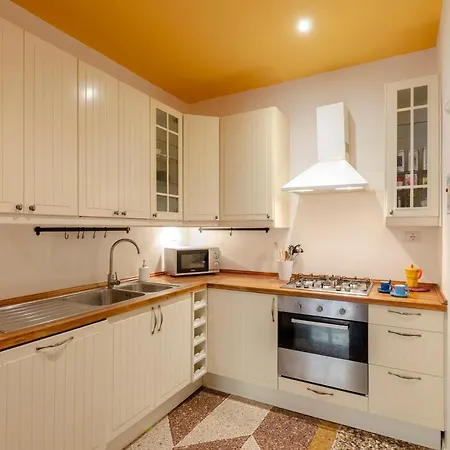 Joivy Colorful Apt For 6, 5 Mins From Piazza Corvetto Appartement *