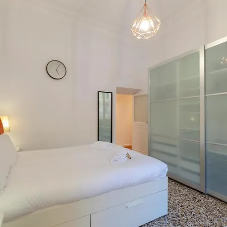 Joivy Colorful Apt For 6, 5 Mins From Piazza Corvetto *
