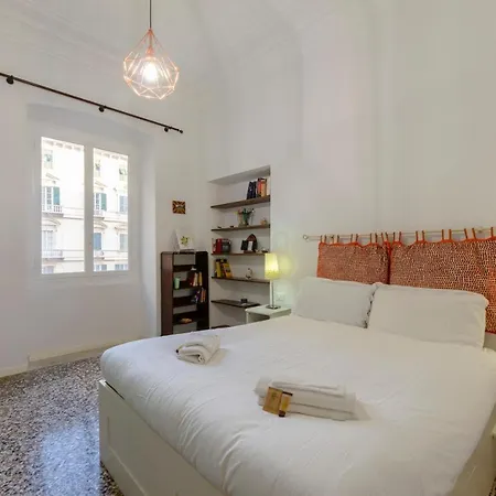 Joivy Colorful Apt For 6, 5 Mins From Piazza Corvetto Appartement Gênes