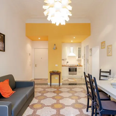 Joivy Colorful Apt For 6, 5 Mins From Piazza Corvetto Appartement Gênes