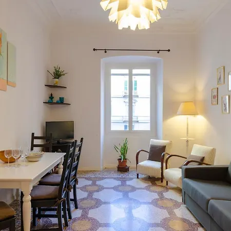 Joivy Colorful Apt For 6, 5 Mins From Piazza Corvetto Appartement Gênes